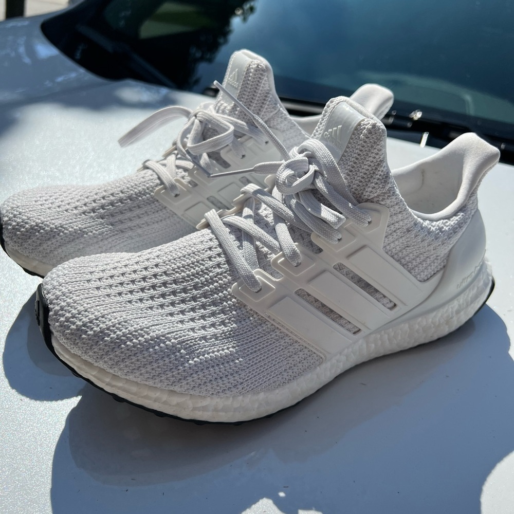 Very comfortable Adidas shoes.  size 9